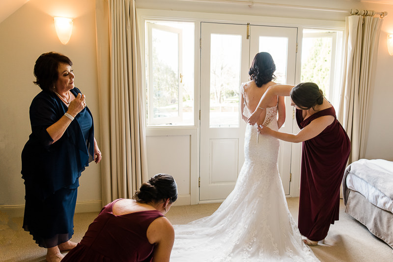 how to find a trustworthy wedding vendor